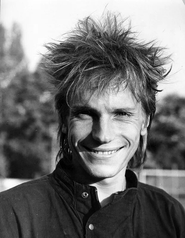 стив тайлер молодой. солист группы комиссар. валерий кипелов. Chris norman в молодости. алексей щукин.