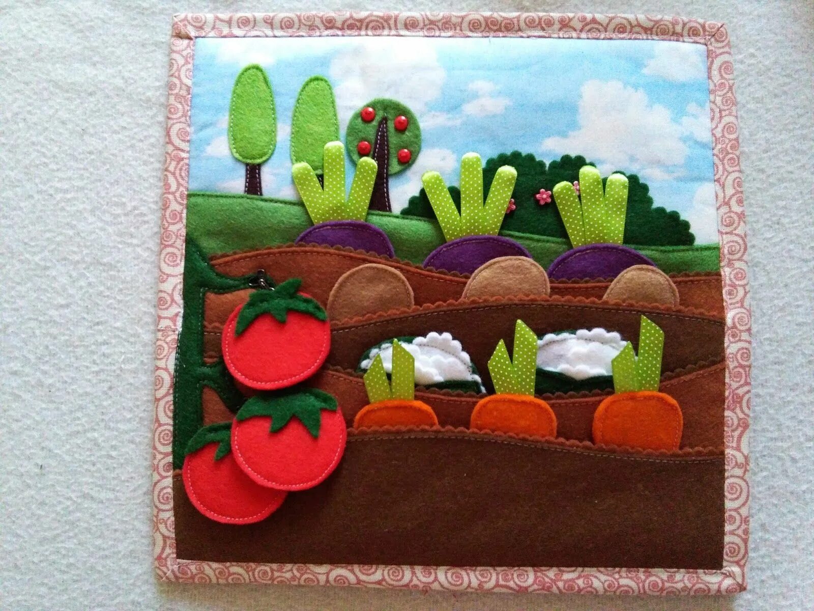 развивающая мягкая книжка. мягкая книжка развивашка. поделки для детей. огород из фетра. развивашки сад.