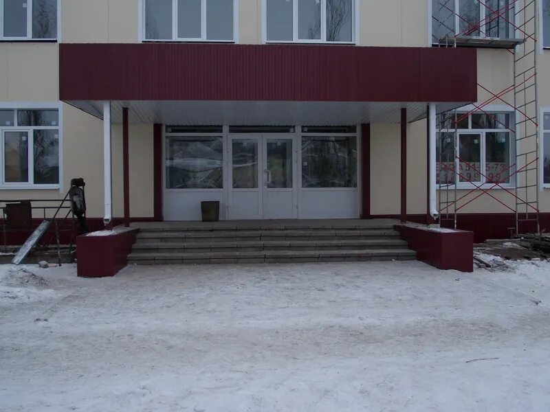 входная группа школы. навес входной группы. школа 18 крыльцо ярославль. отделка крыльца школы. школа 31 барнаул крыльцо.