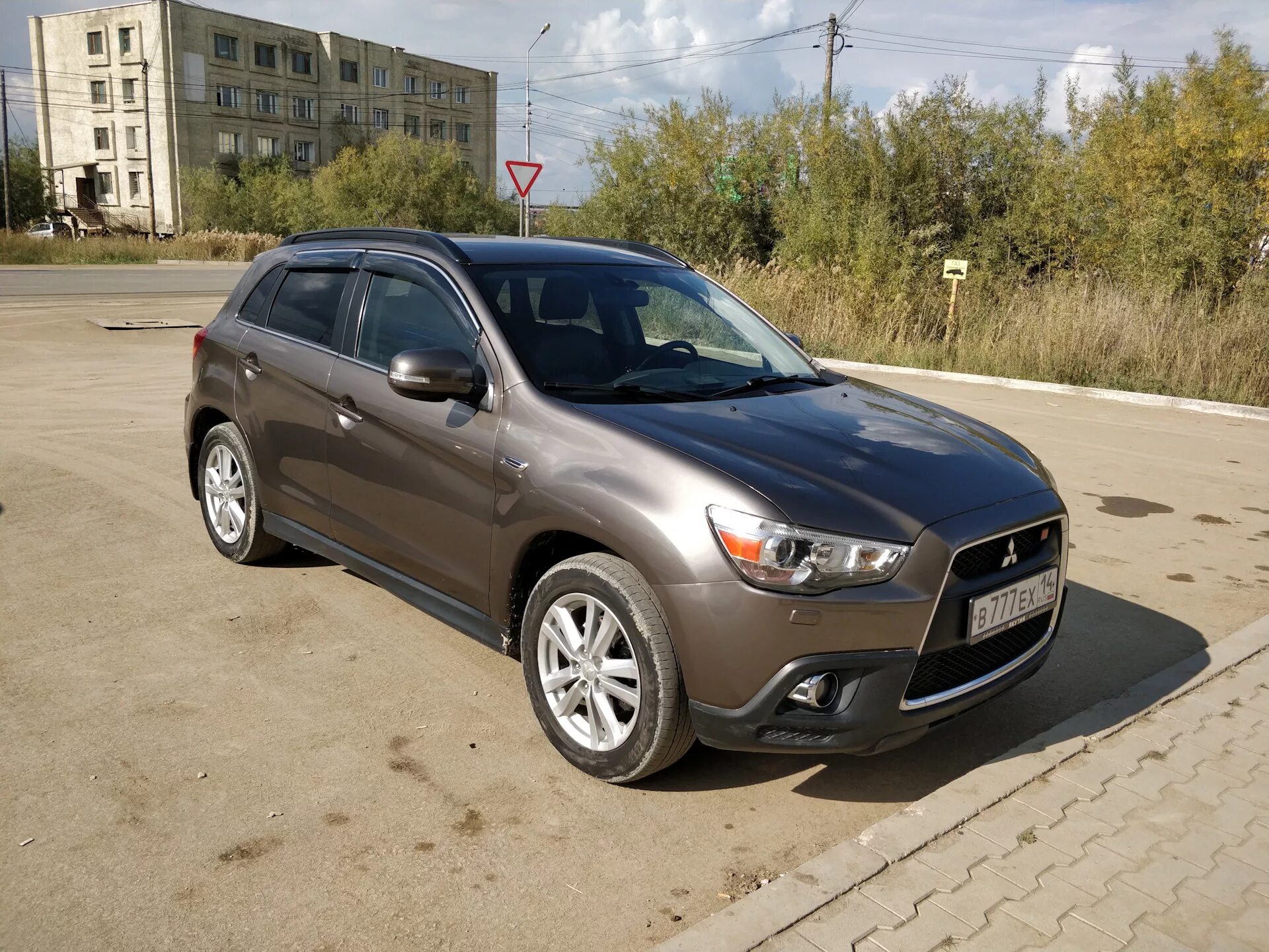 Mitsubishi asx 2. Митсубиси АСХ 2011. Митсубиси асикс 2011. Мицубиси АСХ 2013.