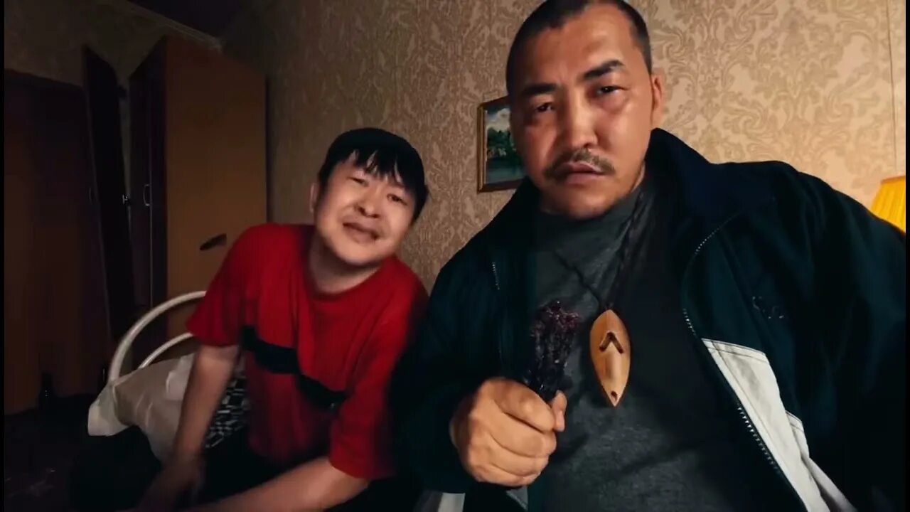 Зона комфорта сериал узбеки. Харламов и якуты. Харламов и якуты. Амаду мамадаков зона комфорта. Жаргал бадмацыренов сериал зона комфорта.