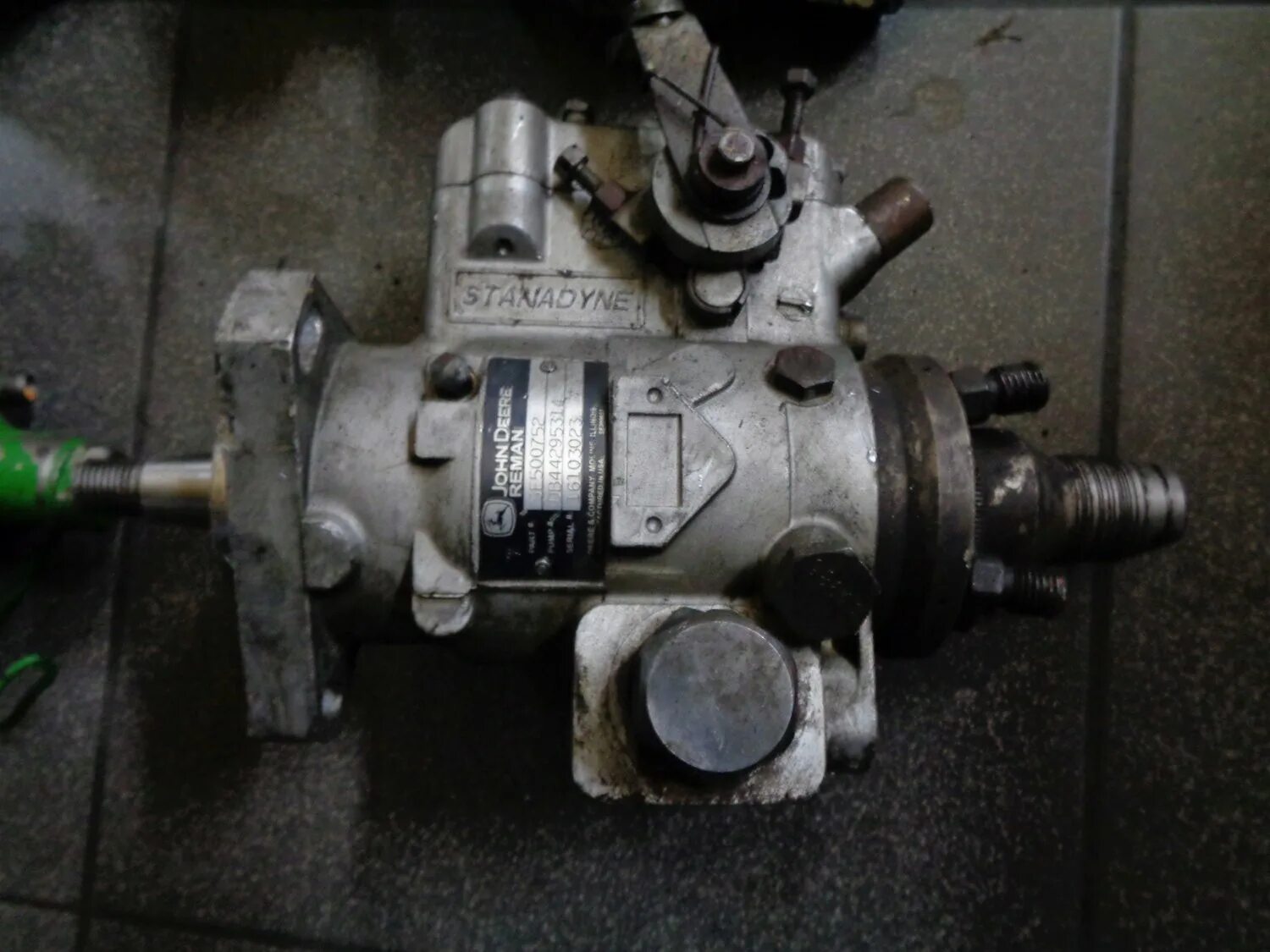 Renovated fuelpump JD4045 810D,770D.Price is valid only returning old core. - Pa