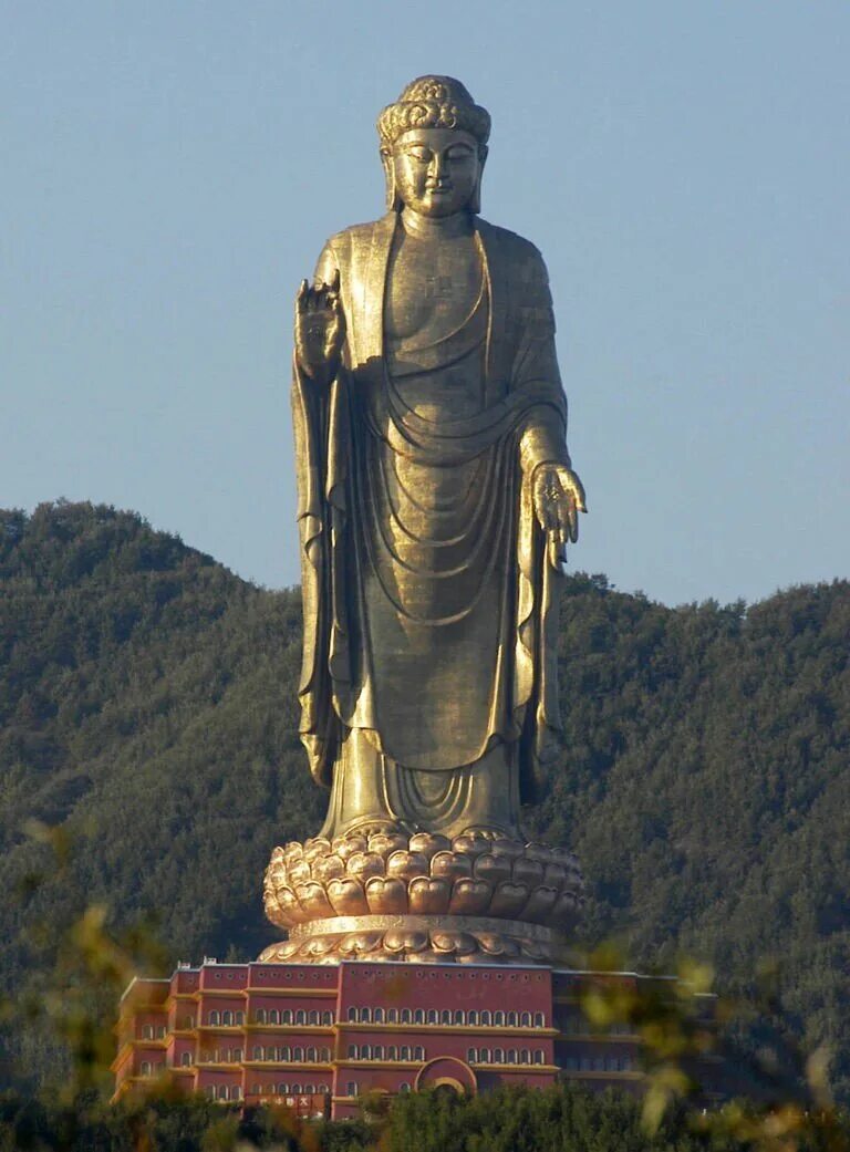 Большие статуи. Статуя Будды Вайрочана. Статуя Будды весеннего храма в Китае. Статуя Будды Вайрочаны в Китае. Будда весеннего храма Китай.