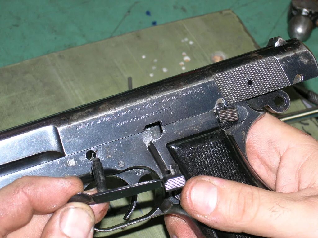 Для чего предназначена затворная задержка пистолета. Ак-12 затворная задержка. затвор браунинг. ствола браунинг хай пауэр.