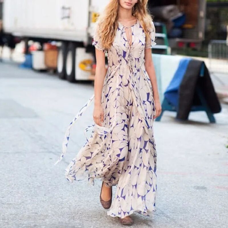 Какие туфли подойдут к длинному платью. Вечерние образы для девушек. Туфли под красное платье в пол. Туфли к синему платью. Ярко синее платье.