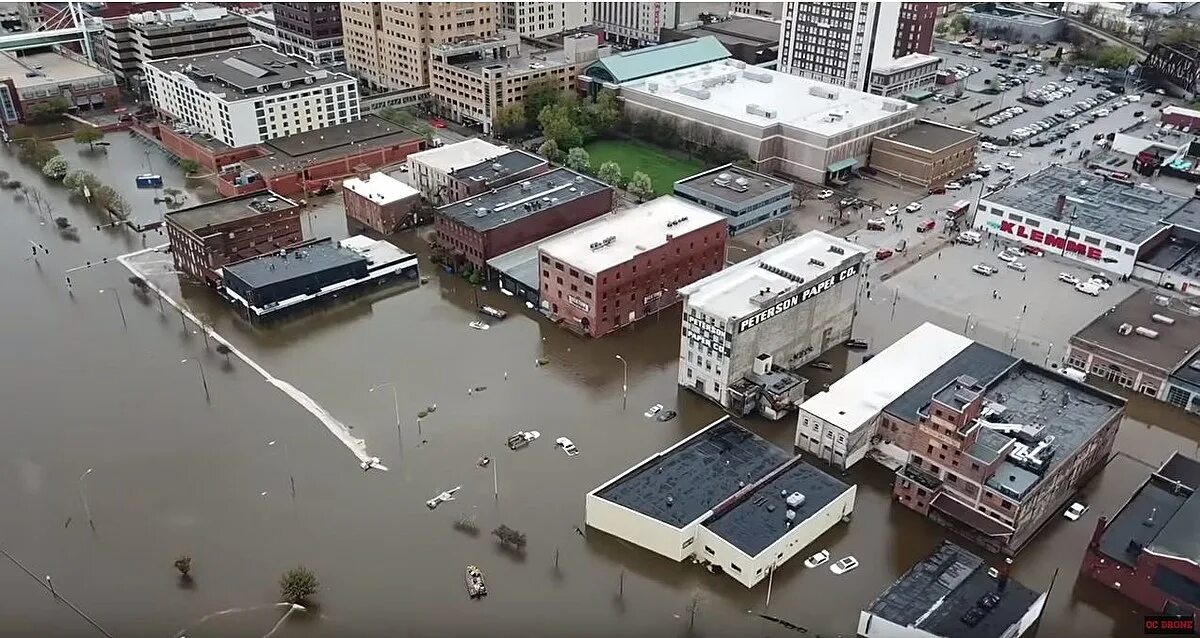 Где сейчас наводнения в россии. Наводнение Миссисипи 1993. Наводнение Миссисипи 2020. Наводнение в городе. Затопление города.