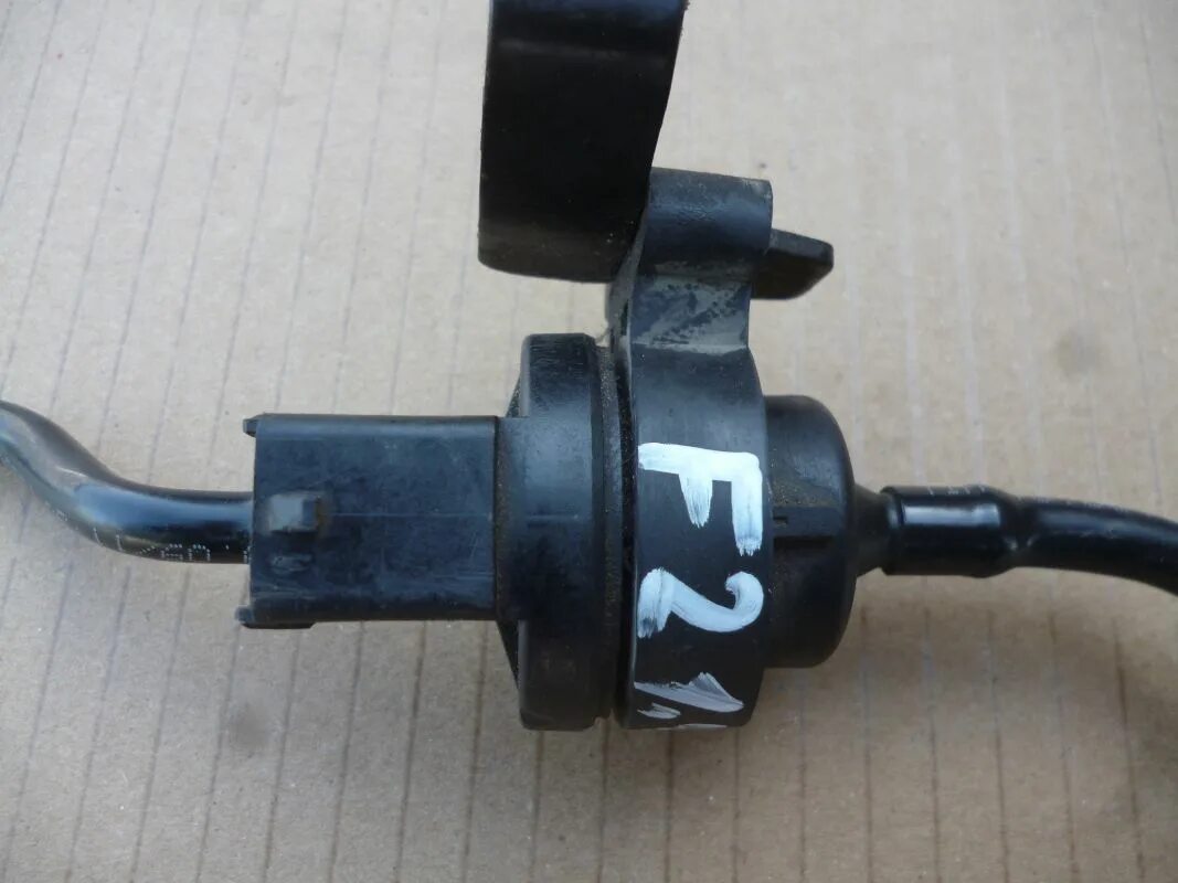 Клапан продувки адсорбера форд фокус 2. Клапан абсорбера форд фокус 2. Адсорбер форд фокус 2 1. Абсорбер форд фокус 1. 6.