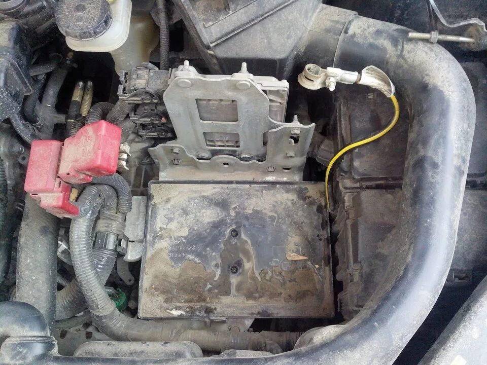 Как снять аккумулятор ниссан Замена аккумулятора))) Nissan Tiida (1G), 1,6 л, 2010 года запчасти DRIVE2