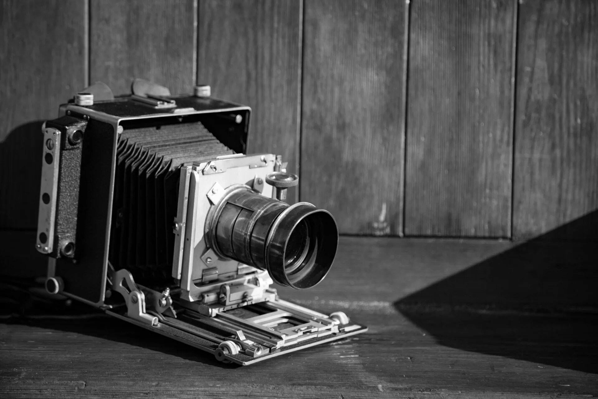 Кинокамера делает 32 за 2. Старый фотоаппарат. Старая видеокамера. Старинная камера. Старинная кинокамера.