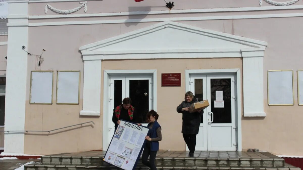 Воронежская таловский сайты. Дом культуры Таловского района Воронежской области. Кинотеатр октябрь Таловая. Дом культуры октябрь Таловая. Таловая Таловский район Воронежская область.