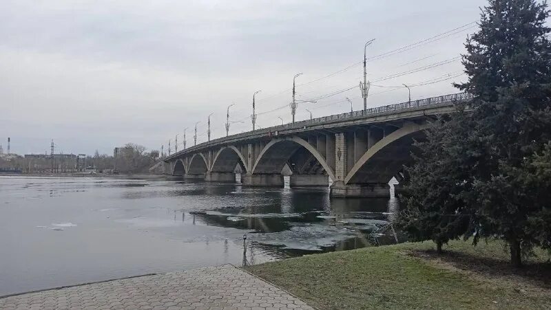 лед под мостом. под мостом зимой. михальцевская плотина. подольск лёд под мостом. мост 800-летия вологды зимой.