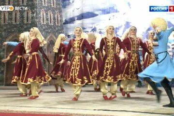 Костюмы кабардино балкарии. Кабардино-балкария национальный костюм. Платья кабардино балкарии. Кабардино-балкария девушки. Адыгейский костюм женский.