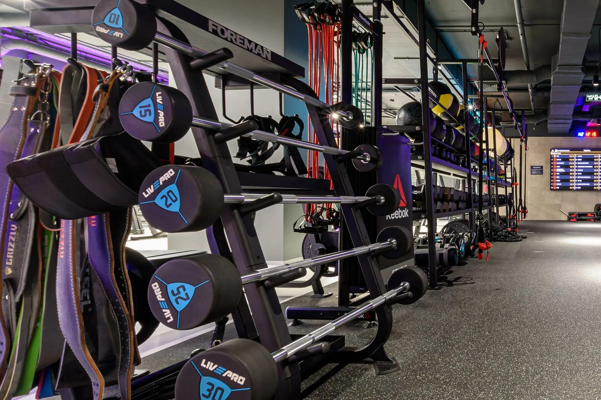 Фитнес бульвар дмитрия донского. Ddx fitness жулебино. ddx fitness щукинская. ddx фитнес авиапарк. ddx fitness казань.