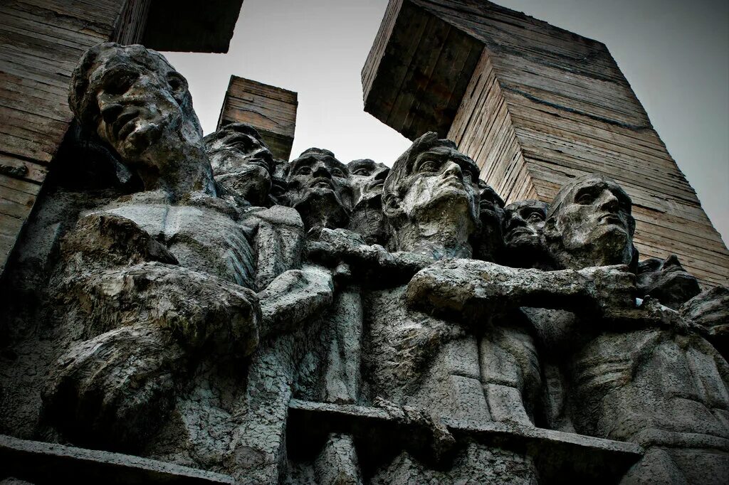 Лагерь пески 2 псковская область. Концлагерь Дулаг 100 в Порхове. Дулаг СТО Порхов. Дулаг-100 в Порховском районе. Концлагере Дулаг 100 мемориал в городе Порхов