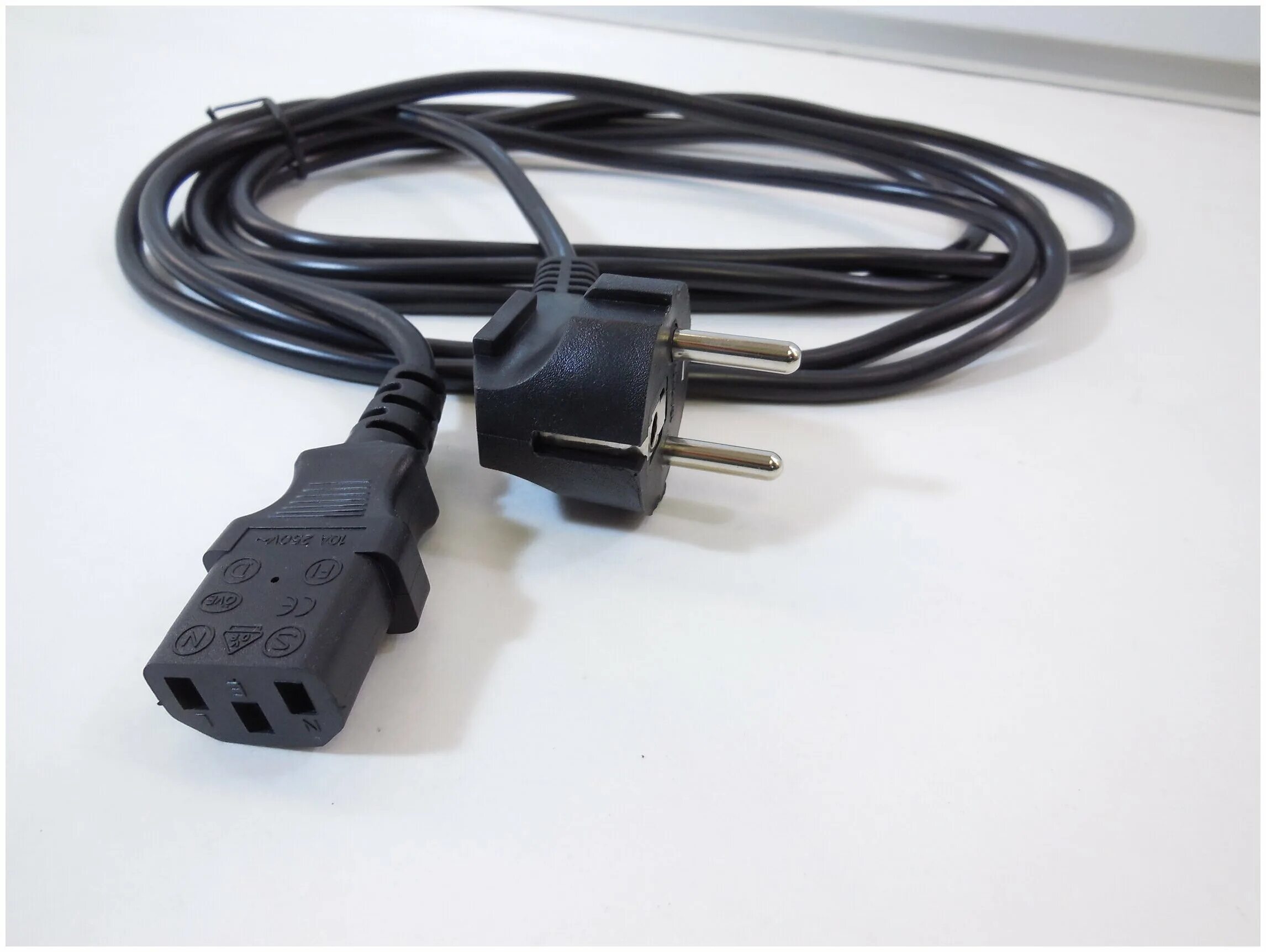 Schuko/iec320. 75), 1. 8-вк>. кабель питания розетка. кабель 220 вольт, евростандарт schuko c13.