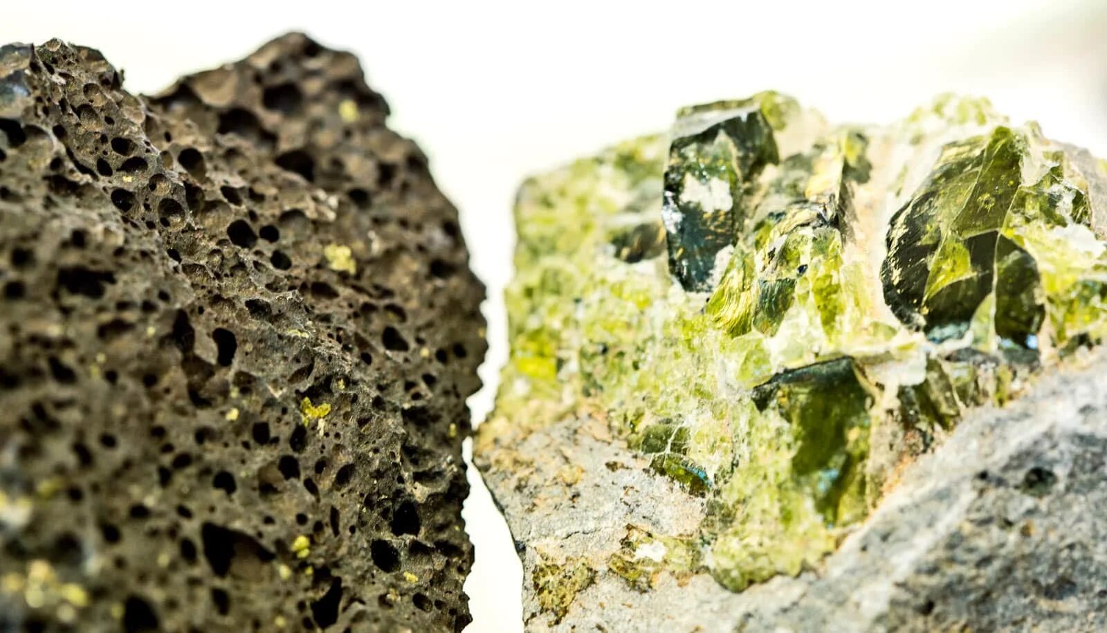 Базальт это минерал. Базальт Горная порода. Вулканический базальт. Кристаллы базальта. Пикрит-базальт.