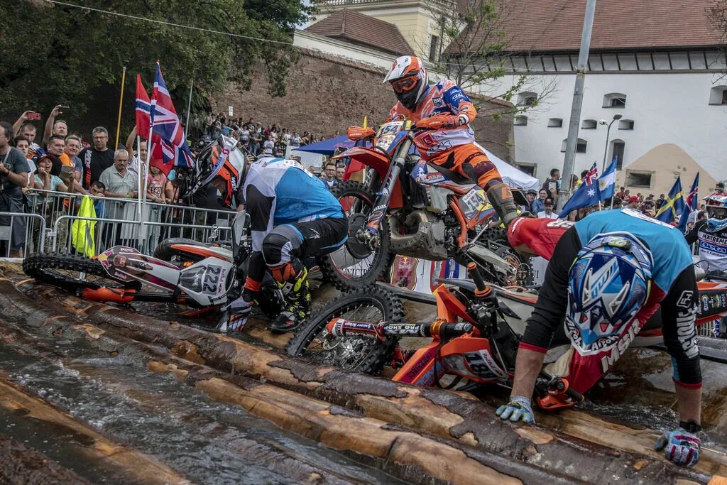 Racing crossing