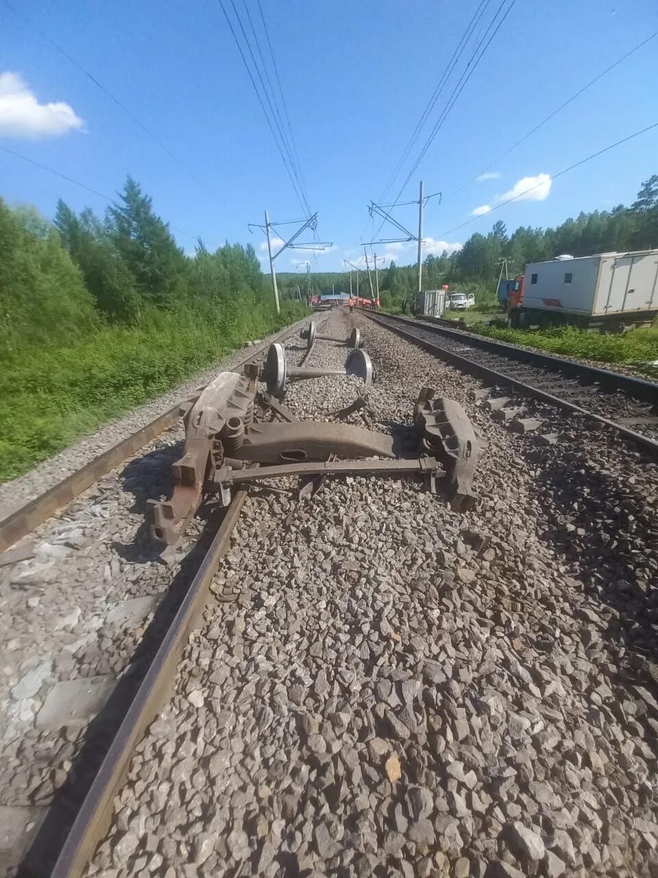 Сход вагонов на забайкальской. Авария жд транссиб. сход вагонов. сход вагонов на транссибе. поезд рельсы.