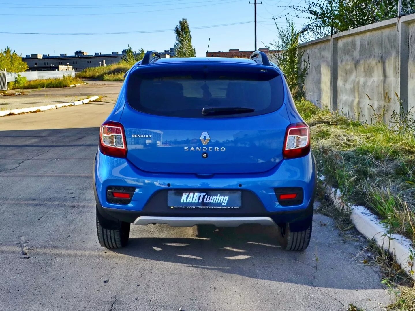 Спойлер renault sandero 2012. Спойлер рено сандеро степвей 2. Спойлер рено сандеро 1. Рено степвей спойлер. Рено степвей спойлер.