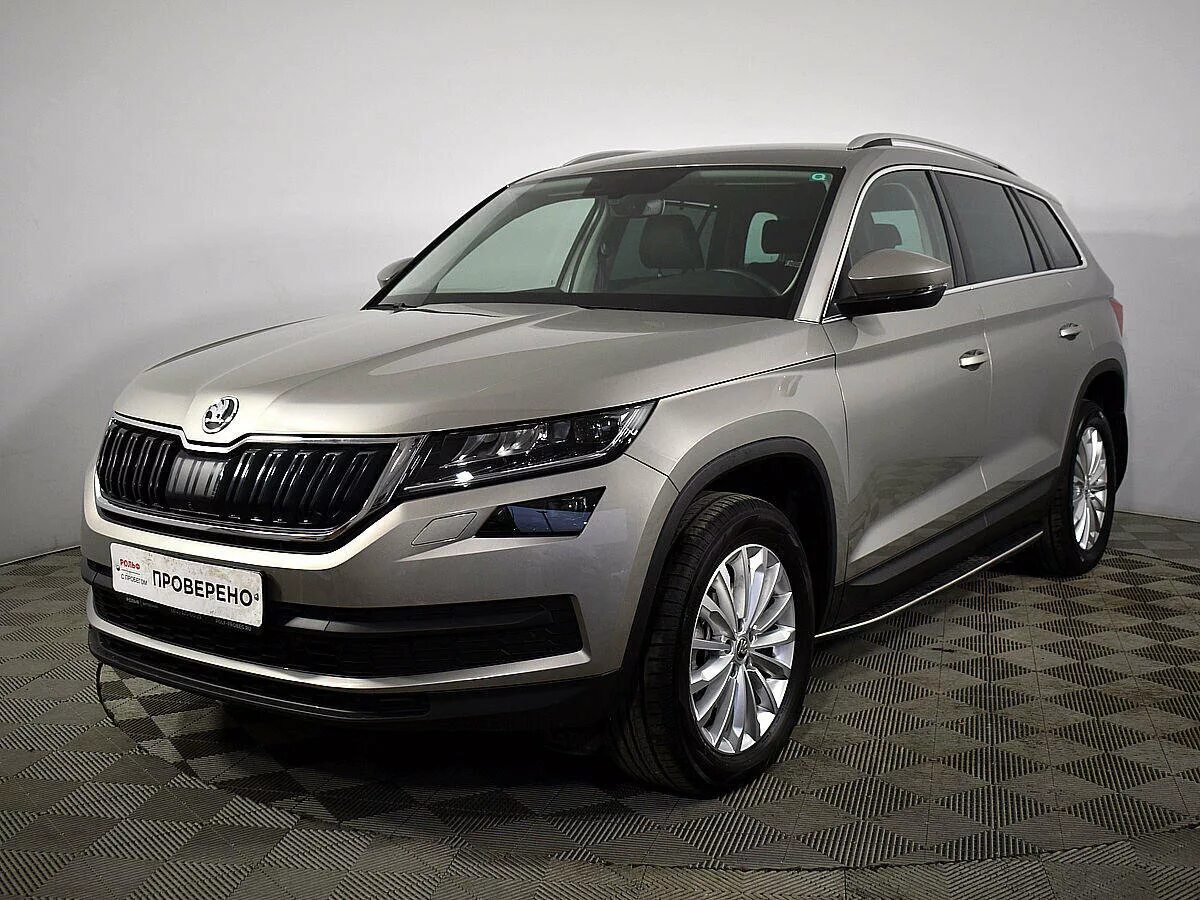 Шкода кодиак купить в россии. Skoda Kodiaq Cappuccino Beige. Шкода Кодиак капучино. Skoda Kodiaq бежевый. Шкода Кодиак бежевый капучино.