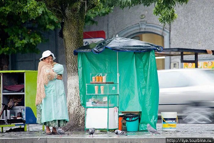 Погода в лапасе. Акалиф можно на улице. Сок пас. Антисанитарийные продажи у дороги Андижан мороженое.