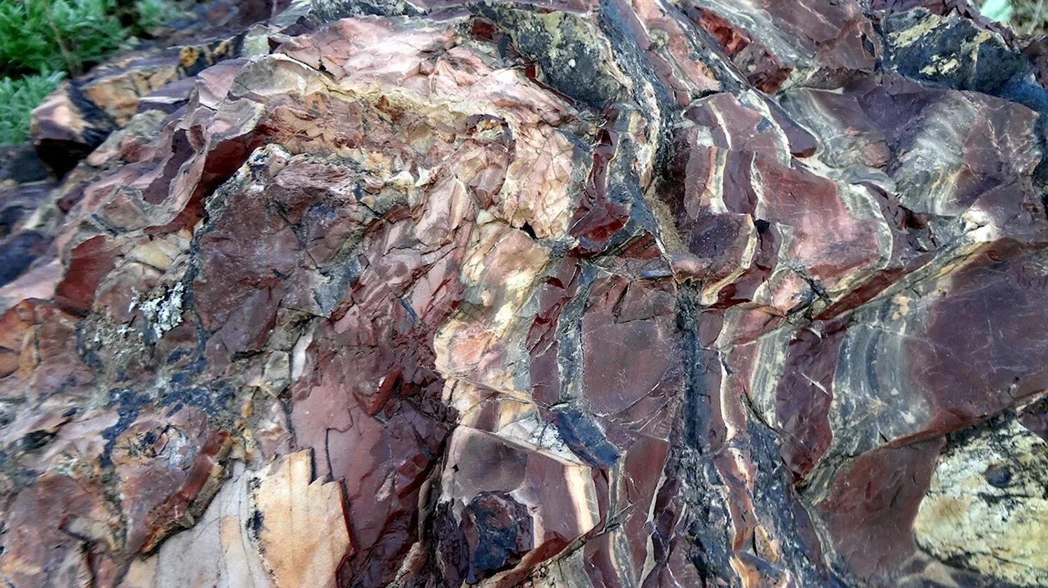 Мозаичная яшма камень. Пейзажная яшма картины. Картина из яшмы. Панно из яшмы. Яшма камень.