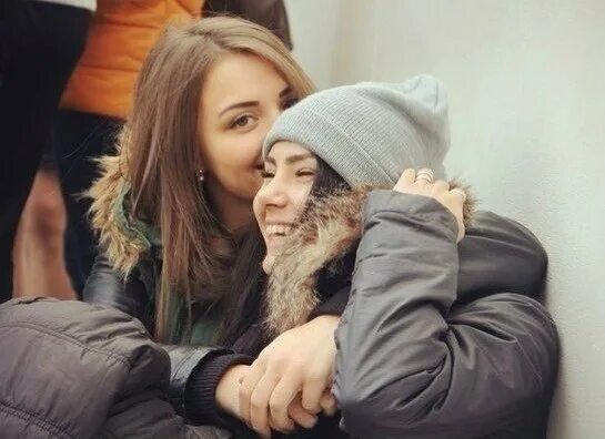 Сестру и ее друзьями