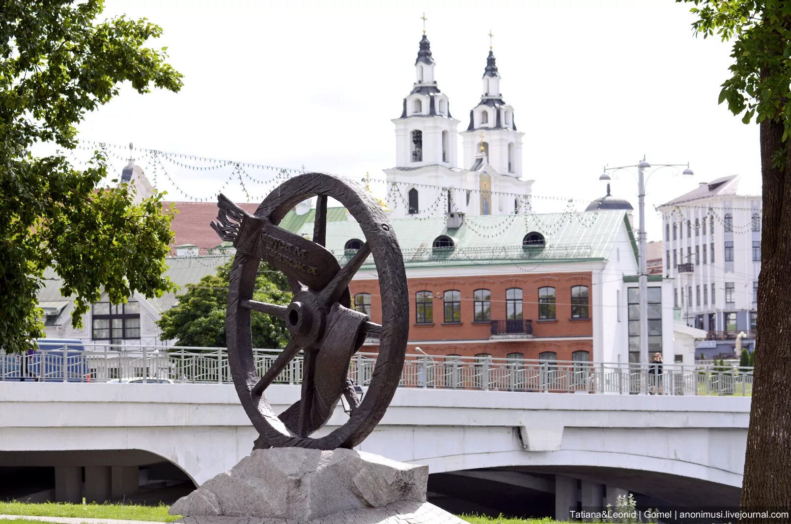 Памятник в центре Минска. Памятники в Минске фото. Памятники в минске недорого