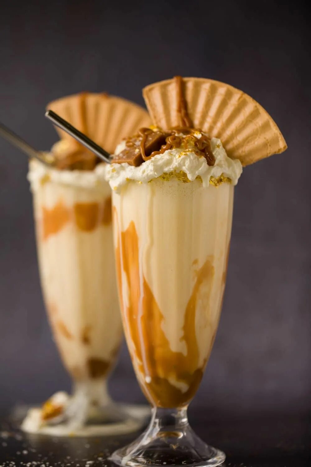 Карамельный коктейль. Ice white chocolate mocha. Молочные коктейли карамельный. Фраппе с карамелью. Бейлиз фраппе коктейль.