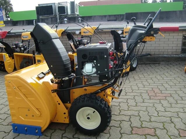 Cub cadet масло. Снегоуборщик cub cadet 933 swe. снегоуборщик куб кадет 945 swe. cub cadet 527 swe. ручной стартер снегоуборщика 933 cub cadet.