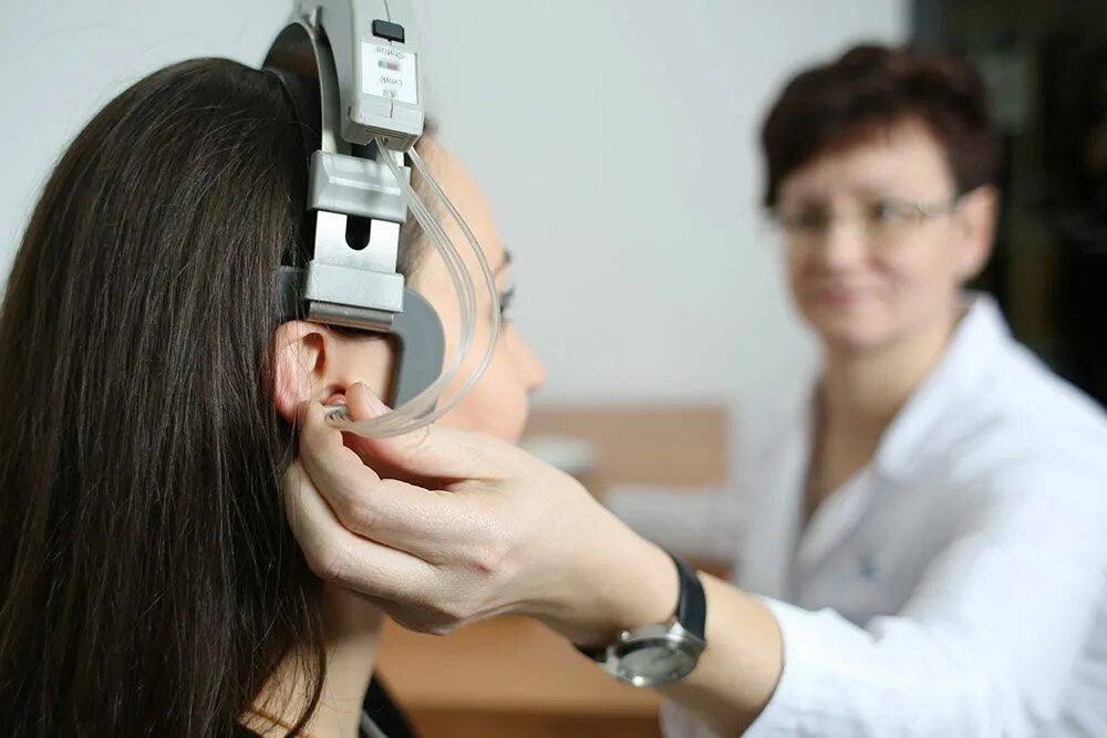 Коррекция нарушения слуха. Аудиометрическое исследование слуха. Сурдолог-отоларинголог. Диагностический аппарат для слуха. ЛОР сурдолог.