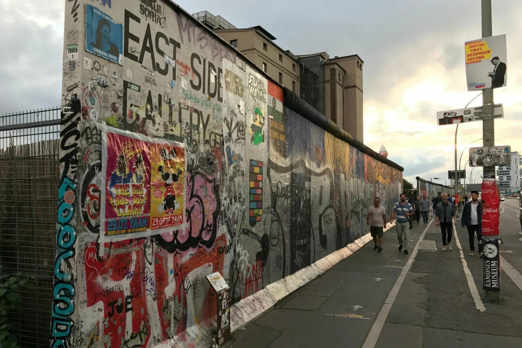 Где есть стена. Берлинская стена в Германии. Берлинская стена 1960. Berliner Mauer — Берлинская стена. Берлинская стена 2019.