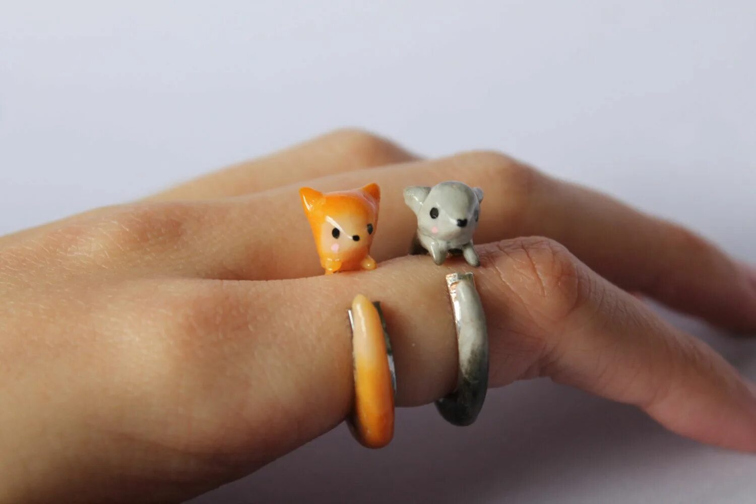 Глиняные кольца. Изделия из полимерной глины кольца. Кольцо изполимернрй глины. Как слепить кольцо. Кольца из полимерной глины животные.