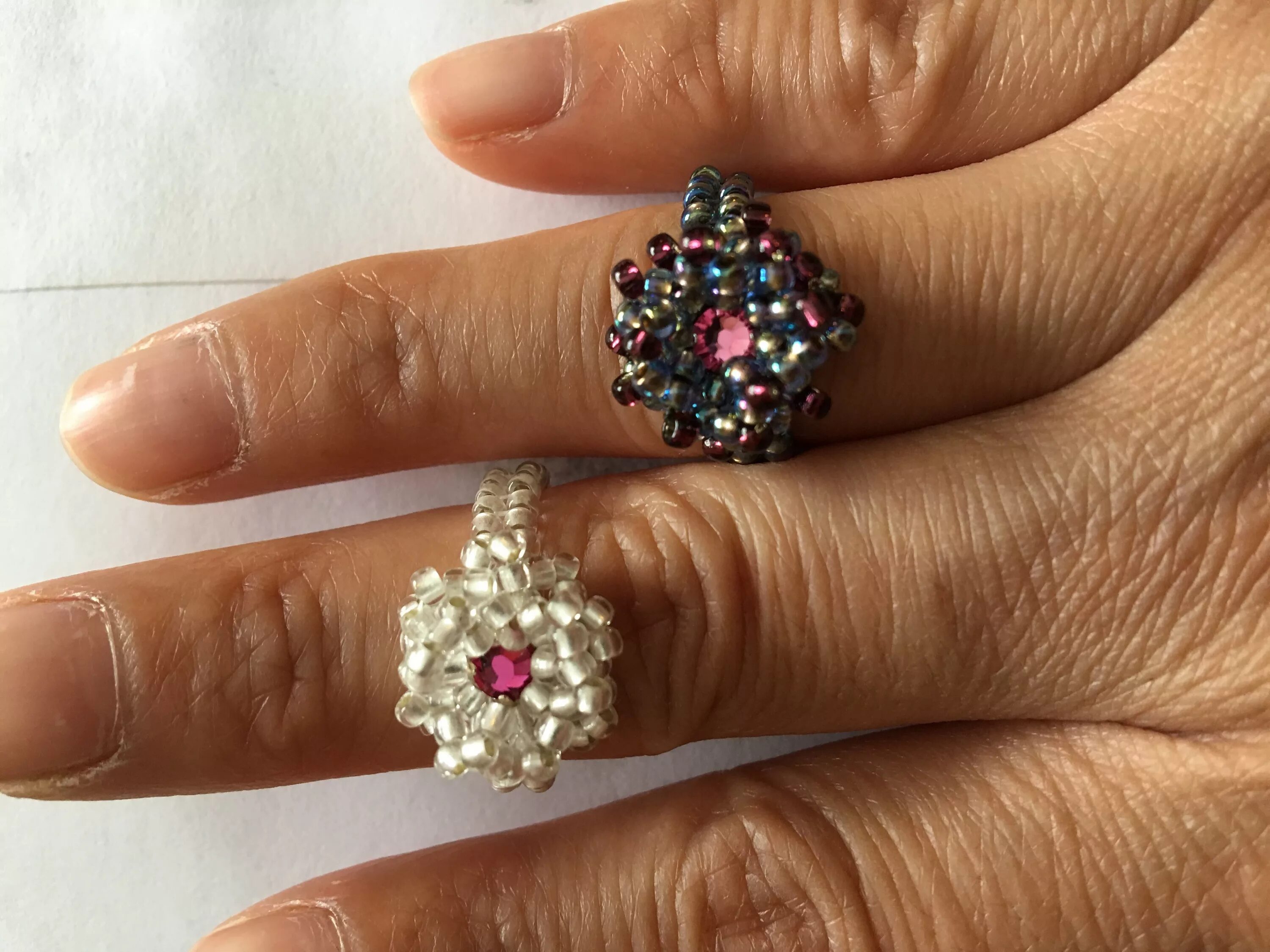 Колечки из бисера. Кольца из бисера. Кольца из бисера. Толстое колечко из бисера. Толстое колечко из бисера.