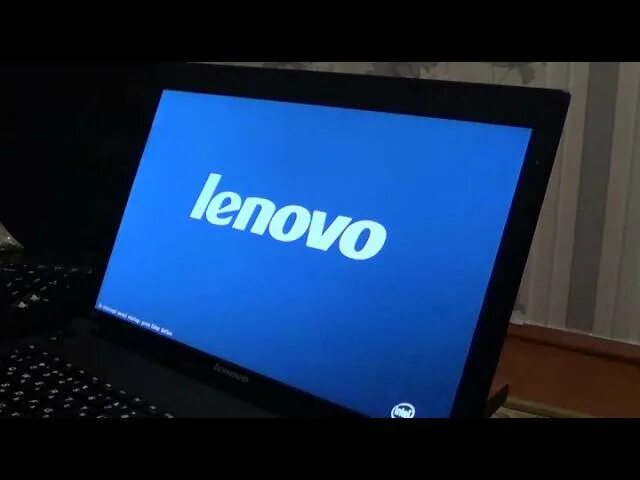 Lenovo b590 видеокарта. Леново ноутбук экран черный. Заставка Lenovo при включении ноутбука. Леново при включении. Запуск ноутбука леново