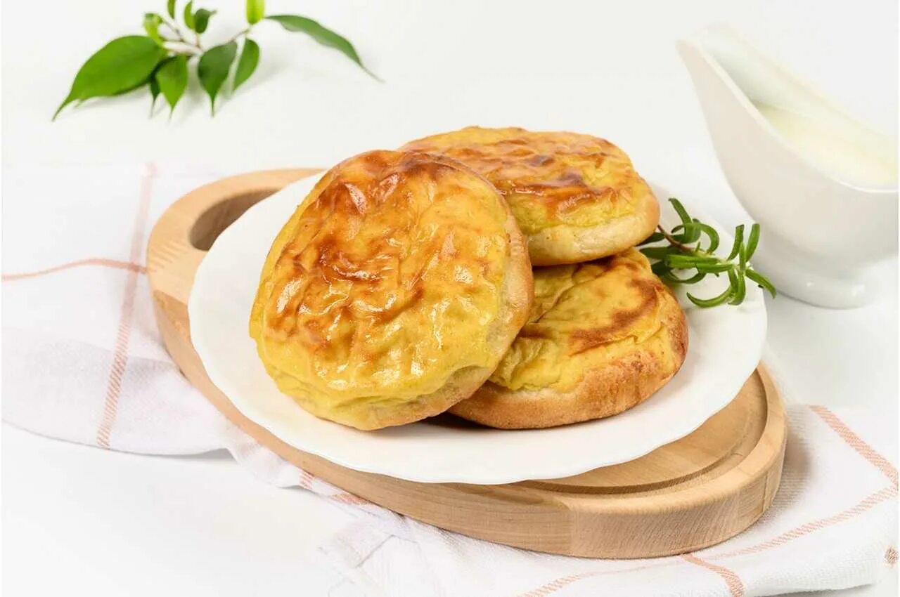 Шаньги с картошкой. Сибирские шанежки. Шанежка картофельная. Сибирские шанежки с картошкой. Шаньга картофельная.