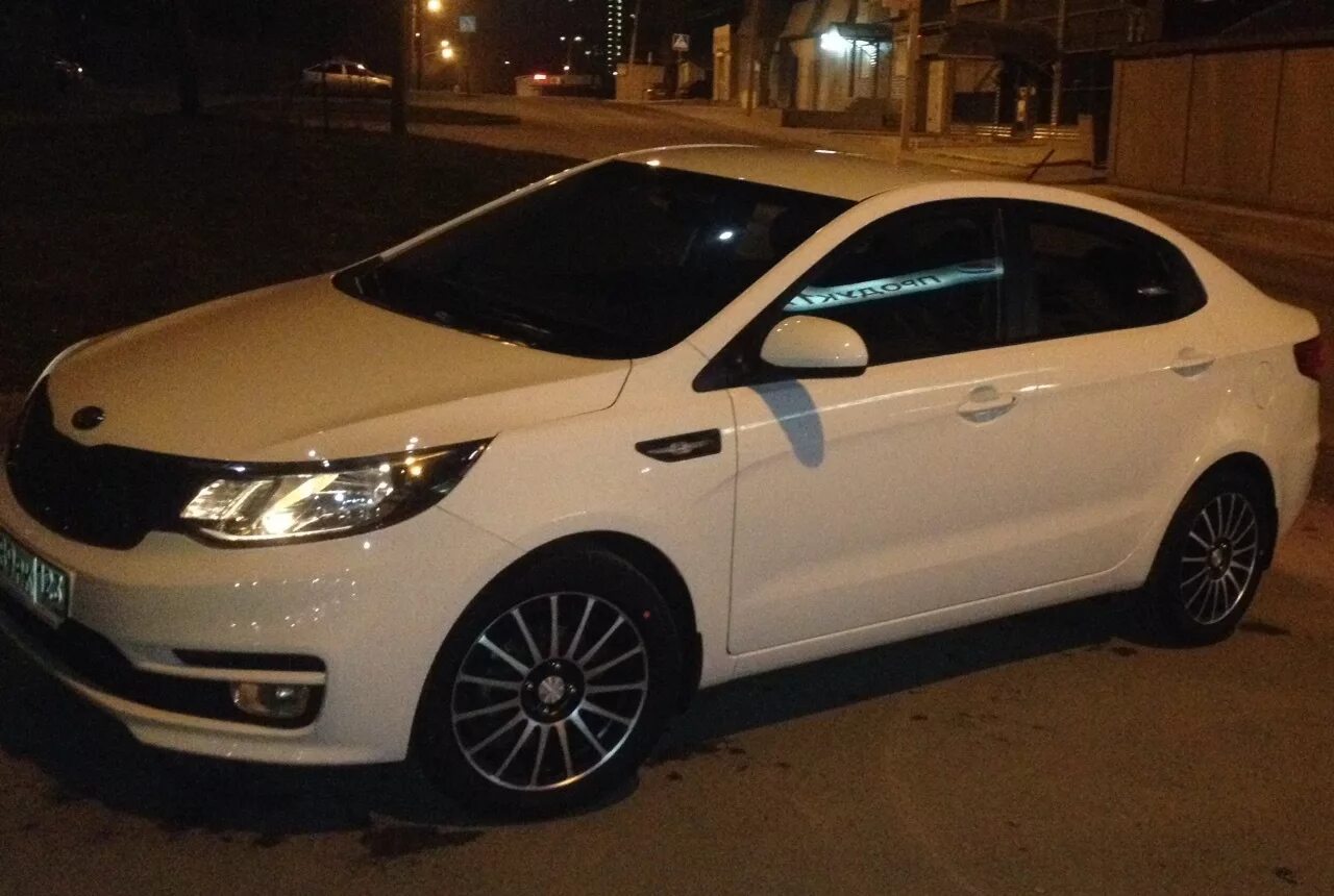 Киа рио 3 на 16. Диски r16 Kia Rio 4 Premium. R17 4x100 на Киа Рио. КИК Меандр 6x15 4x100 на Киа Рио. Kia Rio 3 r16.