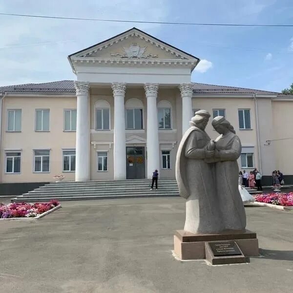 Про южноуральск. ЗАГС Южноуральск. ЗАГС города Южноуральска. Памятник Ленину Южноуральск. Южноуральск достопримечательности.