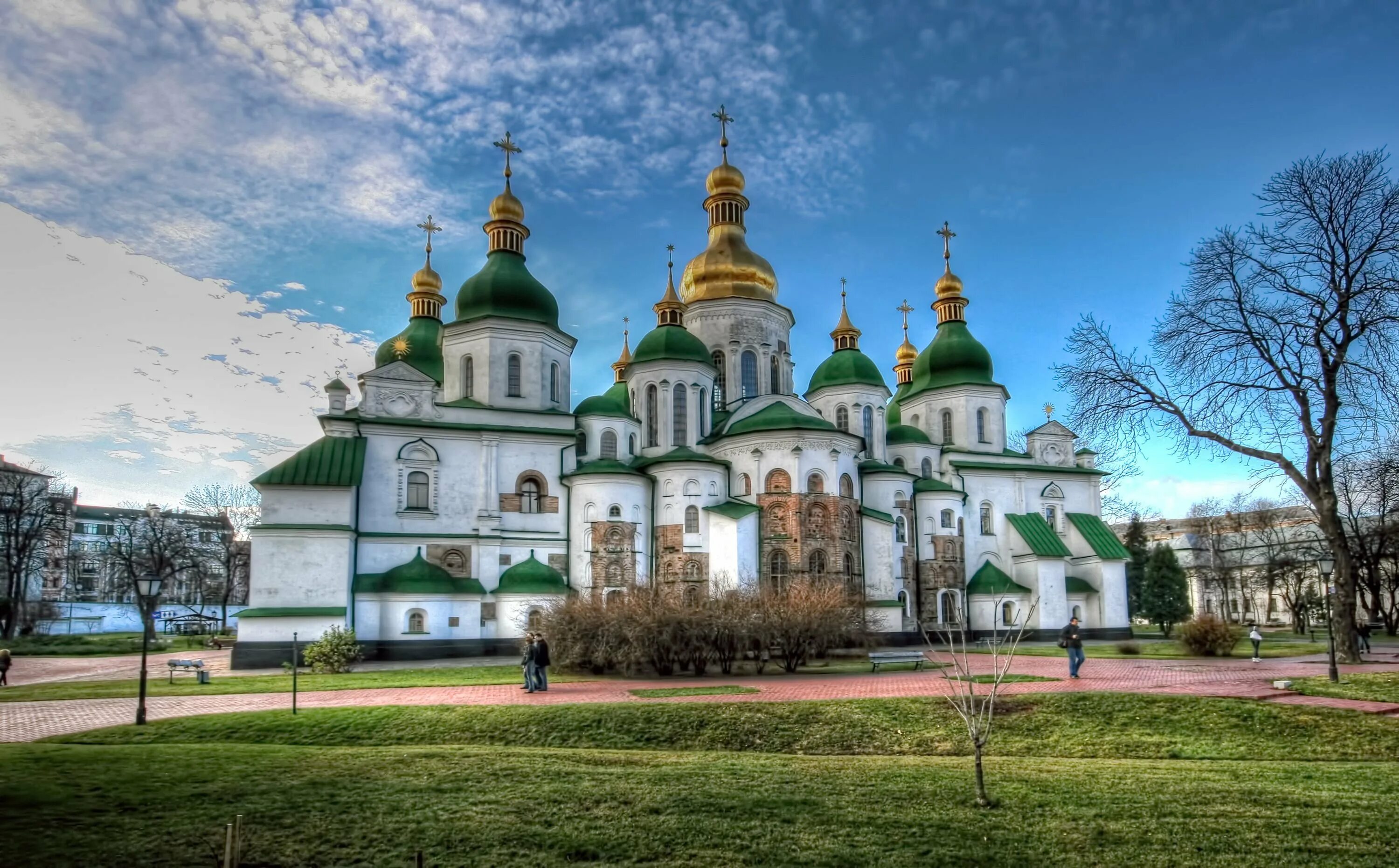 Святой киева. Киевский храм Святой Софии. Софийский собор в Киеве собор в Киеве. Храм Святой Софии ВКМЕВЕ. Софийский собор в Киеве 1037 г.