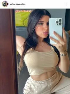 Валентина, жена полузащитника "Челси" Энцо Фернандеса. 