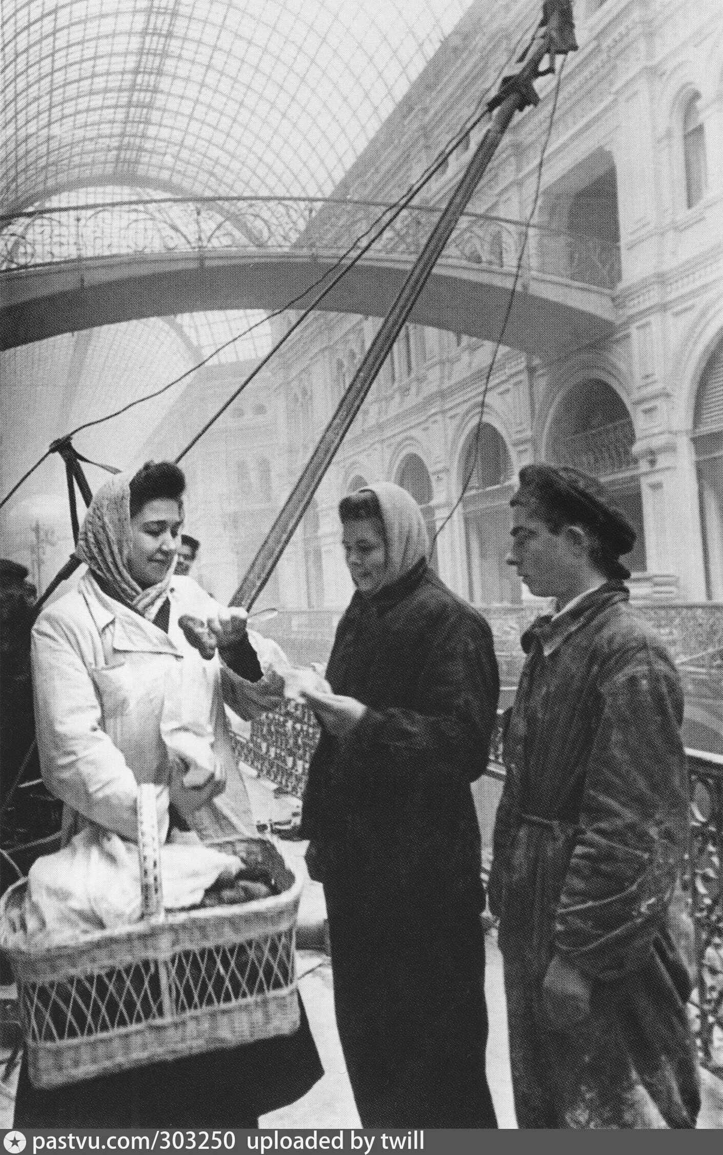 Гум 1893 год. А. Открытие гума 1953. Померанцев). Верхние торговые ряды (гум 1889–1893 гг.