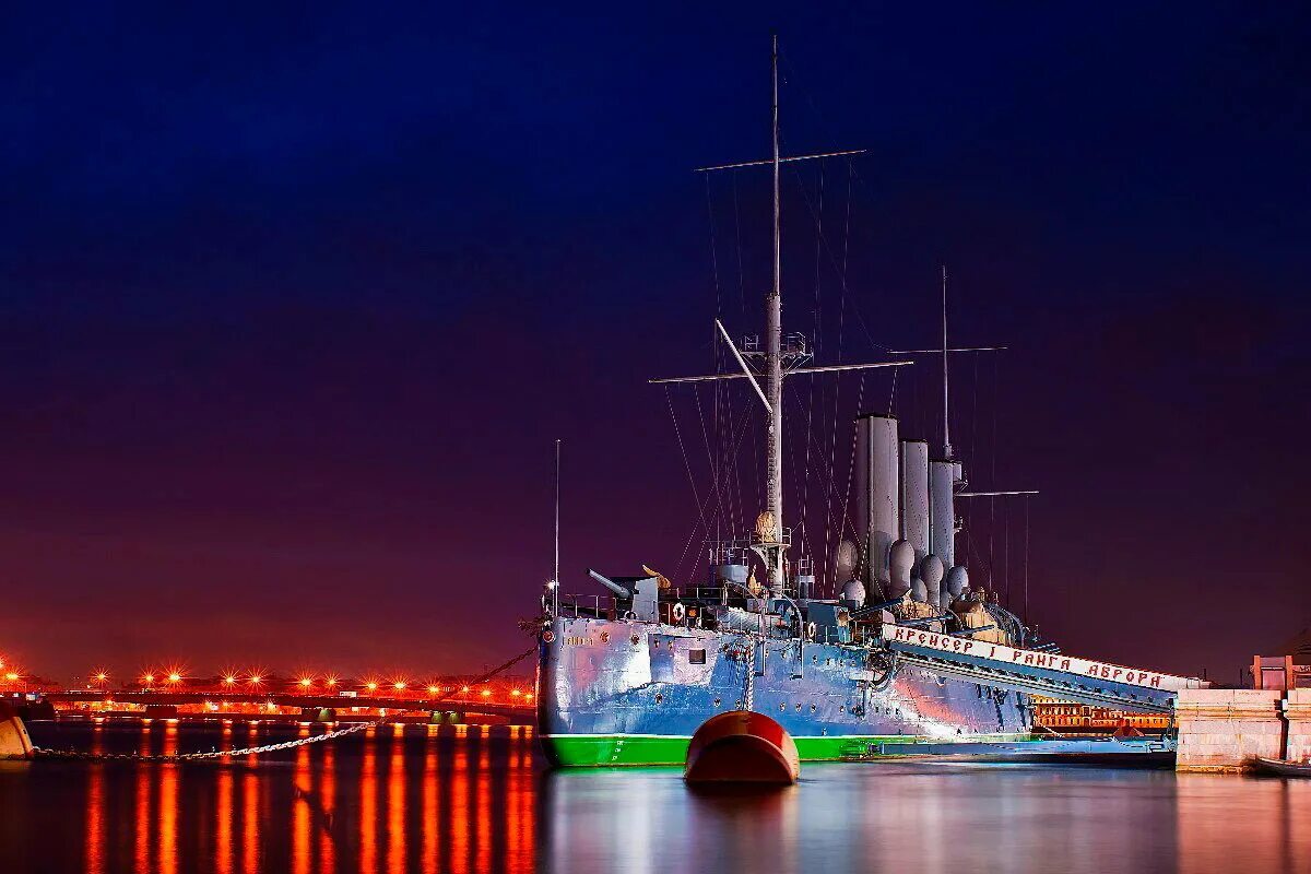 Работа авроры в санкт петербурге. Аврора питер крейсер. Крейсер аврора в санкт-петербурге ночью. Крейсер аврора в санкт-петербурге. Питер аврора санкт-петербург.