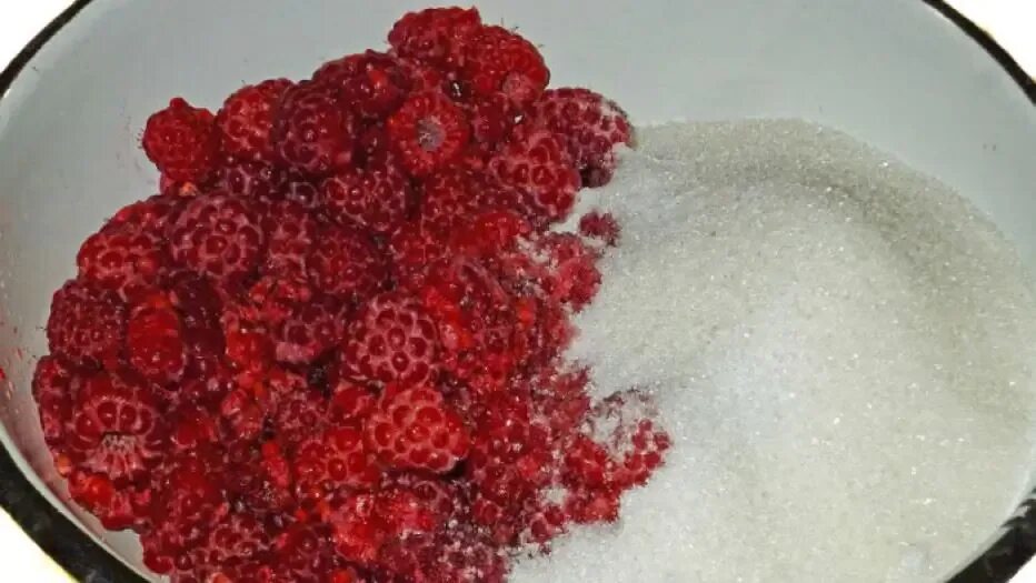 Толченая малина с сахаром на зиму без варки. Пропорции протертой малины с сахаром на зиму. Малина с сахаром на зиму без варки. Пропорции протертой малины с сахаром на зиму. Малина с сахаром на зиму без варки в холодильнике.