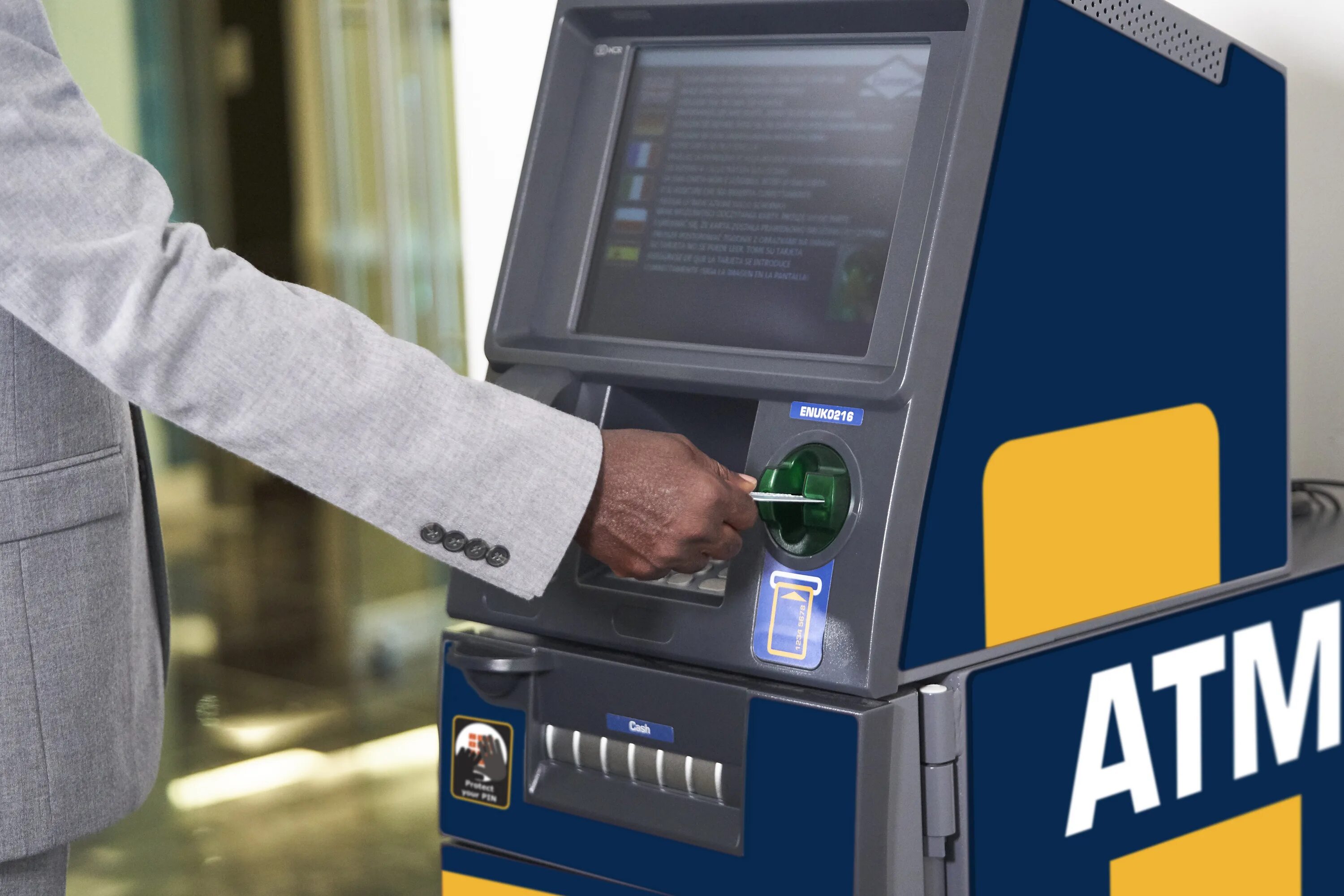 Сбербанк банкомат евро. Банкомат (ATM). Cash in терминал. Банкомат в Америке. Новейший терминал ATM.