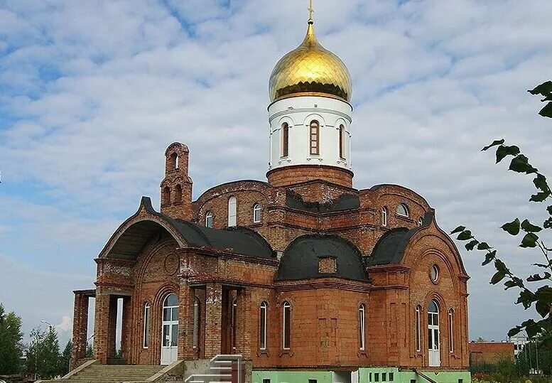 Поволжский самарская область тольятти. Храм Архангела Михаила (Тольятти). Церковь Михаила Архангела Тольятти. Храм во имя Архистратига Михаила Тольятти. Храм во имя Святого Архистратига Божия Михаила Тольятти.