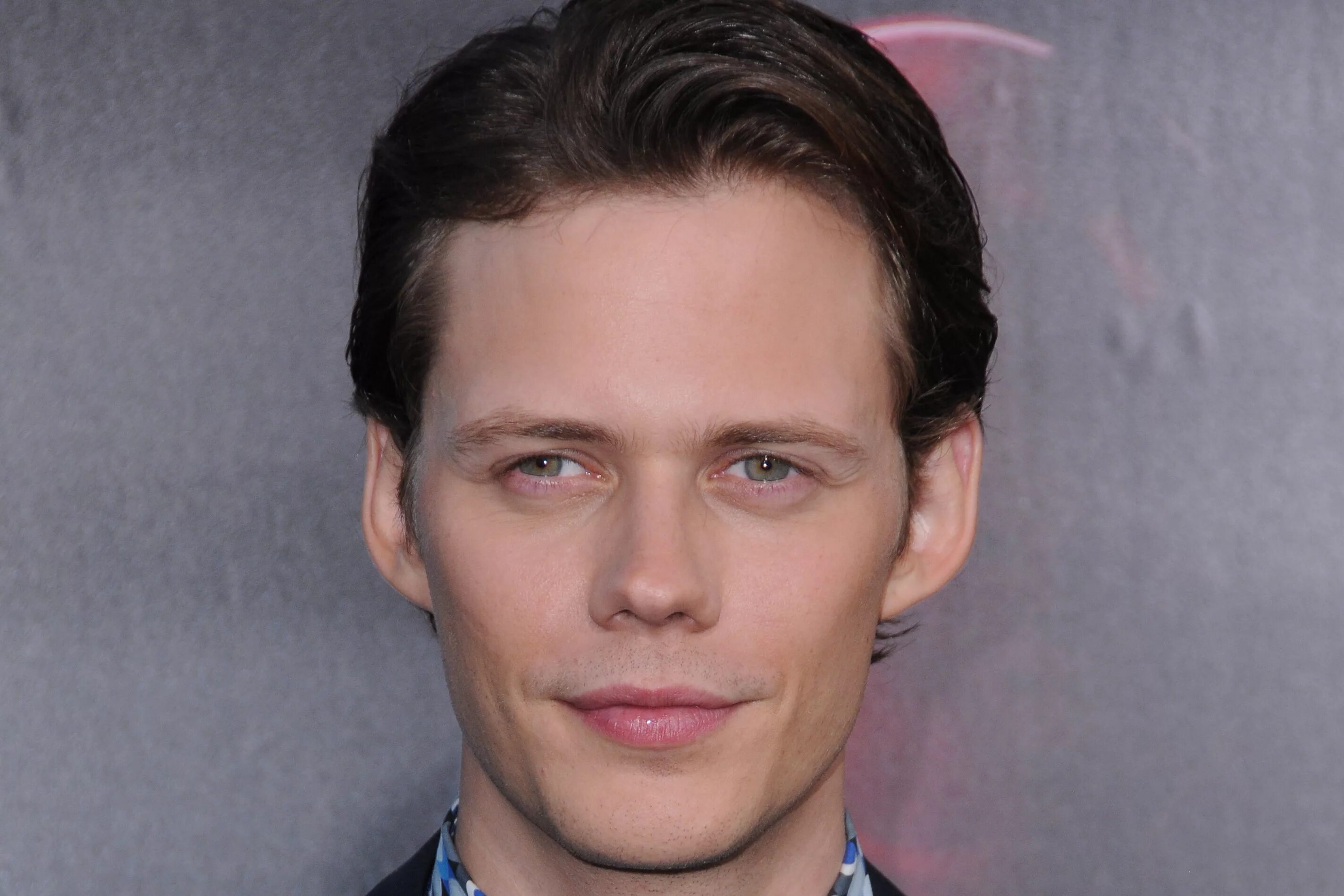 Актер билл скарсгард улыбка. Билл скарсгард. Актер билл скарсгард улыбка. Улыбка скарсгард билл скарсгард. Билл скарсгард улыбка.