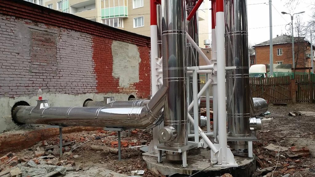 Монтаж трубы котельной. Фундамент для стальной дымовой трубы высотой 30 метров. промышленная кирпичная дымовая труба 60м. трехствольная дымовая труба. демонтаж стальных дымовых труб.