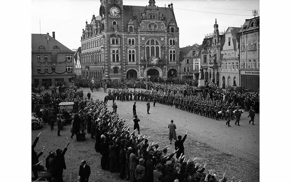 Чехия 1939. Немцы в Праге 1939. Германская оккупация Чехии 1939.