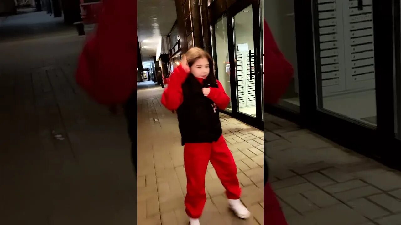 Поймали милану. Дава следит за миланой. Милана хаметова и дава. Милана хаметова кампус. Милана хаметова сейчас 2021.