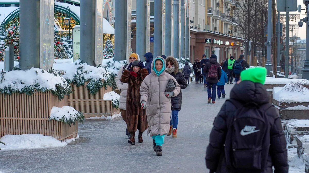 Жители Москвы зимой. Морозы в Москве. Москва зима люди. Январские Морозы в Москве.